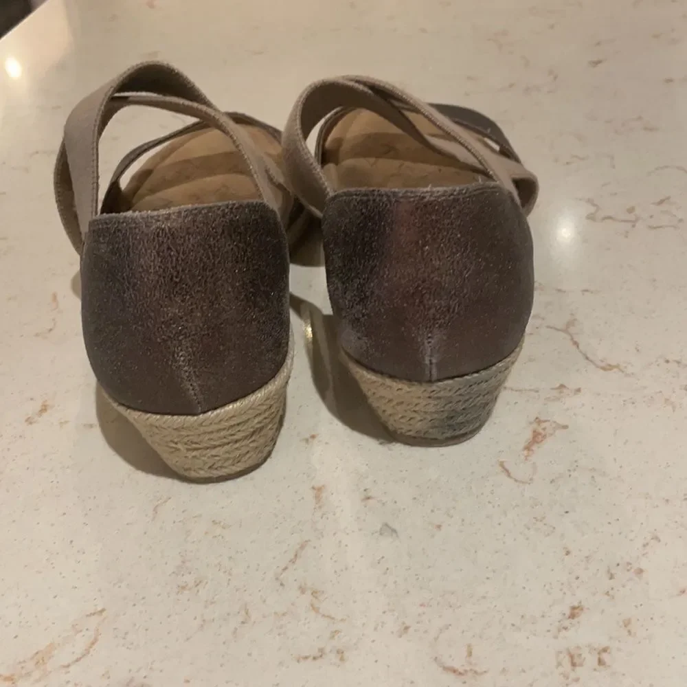 Comfortiva with Pillowtop espadrille strapped sandals SZ 8